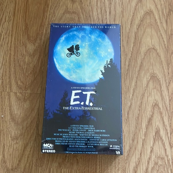 Games Et Et The Extra Terrestrial Vhs 1982 Rare Green And Black Tape Poshmark